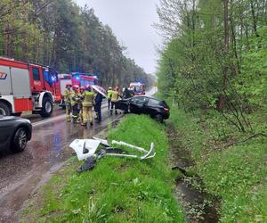 Wypadek na drodze nr 42 w Brodach. Zderzyły się dwa auta osobowe