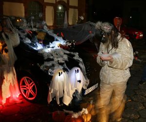 Halloweenowy Zlot Bezdaszników, czyli straszne kabriolety w Tychach. To dopiero wyższy poziom przebierania GALERIA