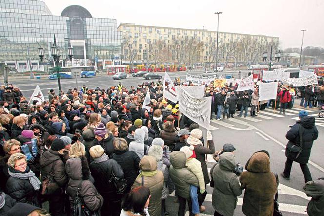 WARSZAWA: Walczą o pieniądze na żłobki