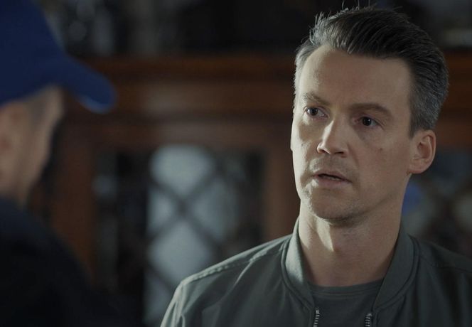 M jak miłość odc. 1847. Jakub Karski (Krzysztof Kwiatkowski),  technik (Karol Kopiec)