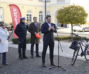 Rośnie liczba wypadków z udziałem hulajnóg. Radni Mazowsza apelują do dzieci i młodzieży: „Noście kaski i odblaski!”