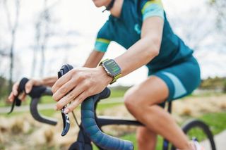 HUAWEI WATCH FIT 4 Pro już w Polsce. Większa wytrzymałość, precyzja pomiarów oraz lepszy ekran 