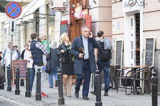 Pawlak wprowadza przyjaciółkę na salony