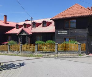 To dawna wieś wołoska w Małopolsce. Kiedyś zamieszkiwali ją pasterze, dziś słynie z drewnianych zabawek