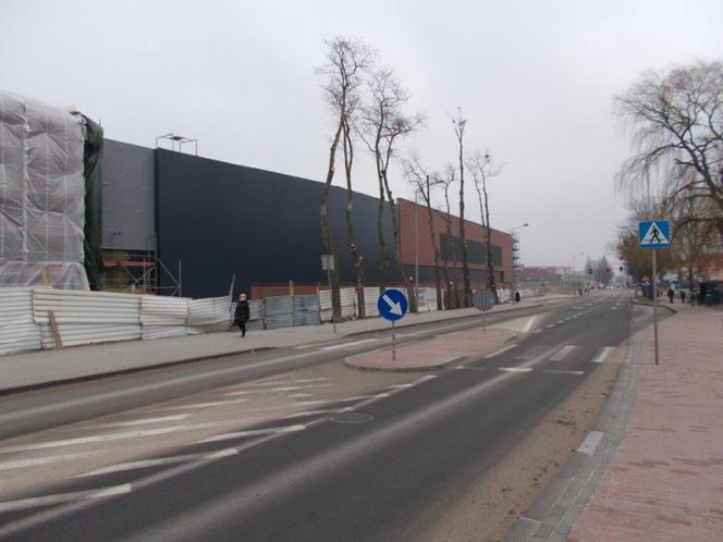 Stan obecny parku handlowego Neptun w Starogardzie Gdańskim – elewacja od strony ulicy