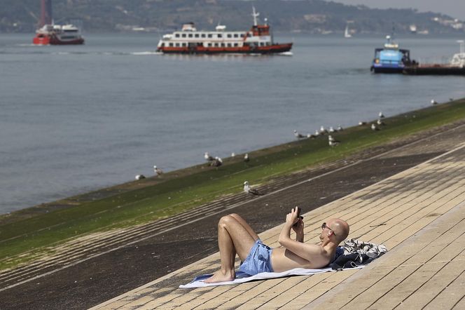 Fala upałów w Europie! "Centra chłodzenia" powstają w miastach