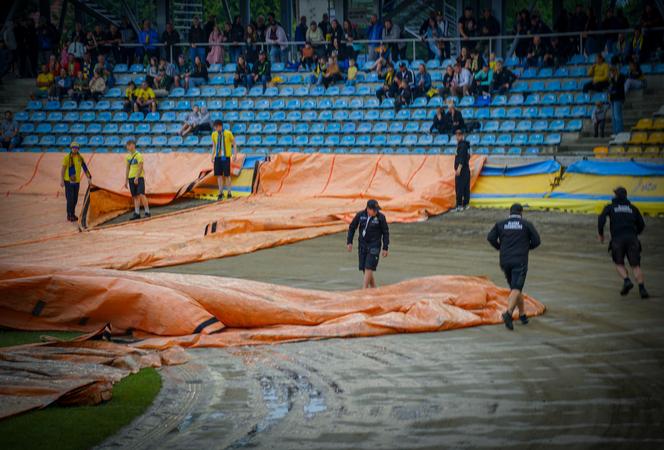 Stal Gorzów - GKM Grudziądz. Kibice przez ponad 5 godzin byli uwięzieni na stadionie, a mecz się nie odbył!