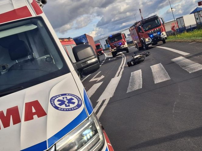 Ozorków. Śmiertelny wypadek. 55-letni motocyklista zginął w zderzeniu z osobówką [ZDJĘCIA]