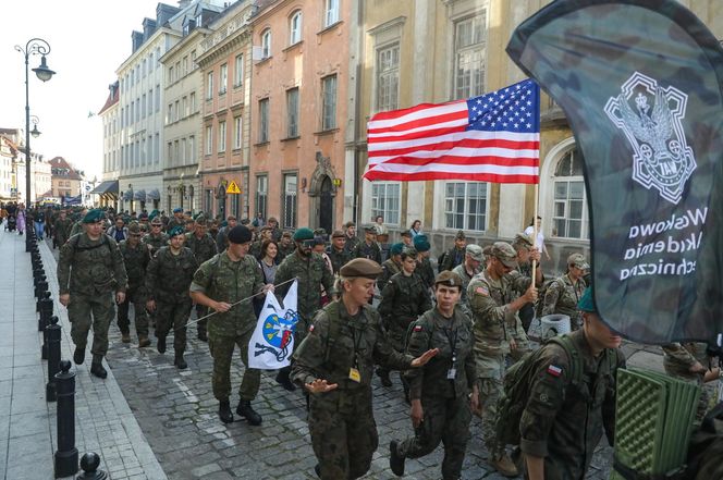 Uczestnicy 45. Warszawskiej Akademickiej Pieszej Pielgrzymki Metropolitalnej na Jasną Górę