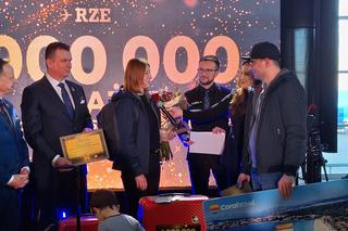 Milionowy pasażer na podrzeszowskiej Jasionce