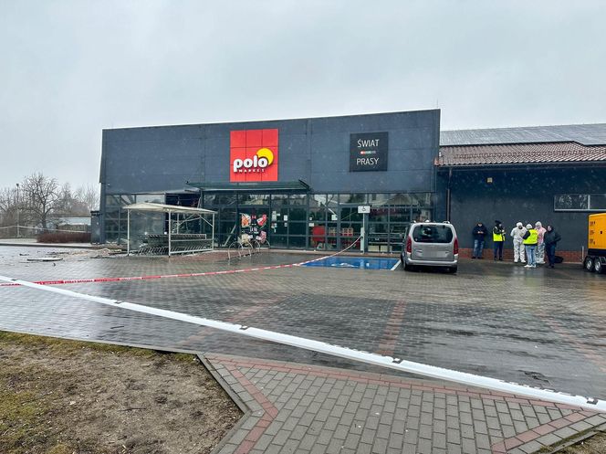 Huk, chaos i... pusta kasa! Złodzieje wysadzili bankomat i uciekli bez łupu!