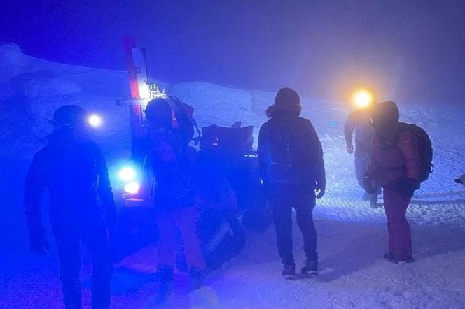Turyści utknęli w rejonie Śnieżnych Kotłów. Na pomoc ruszyli goprowcy