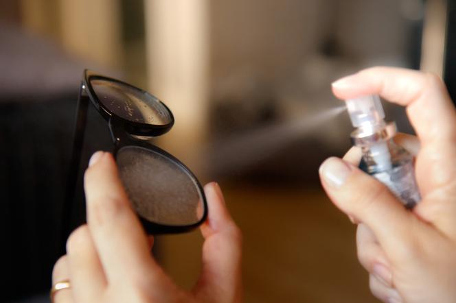 Okulary parują w maseczce ochronnej? Poznaj SKUTECZNE PREPARATY od optyka
