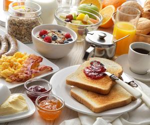Pomysły na śniadania do szkoły - przepisy na zdrowe posiłki. Te śniadania nigdy się nie znudzą