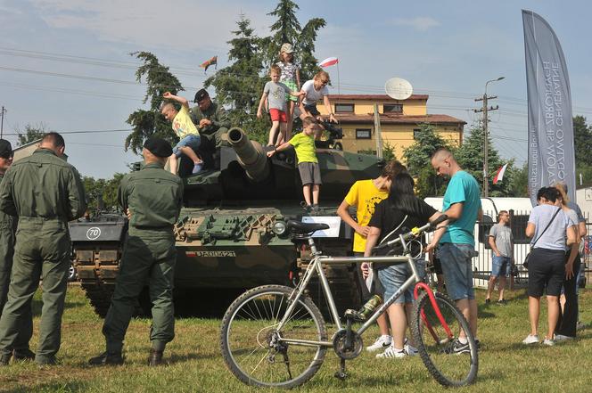 Armaty zagrzmiały w Warszawie. Obchody święta Wojska Polskiego