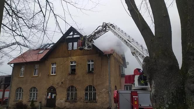 Pożar domu w Karpnikach na Dolnym Śląsku