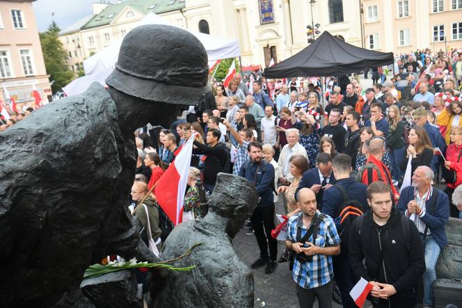 Zdjęcia z Marszu Powstania Warszawskiego