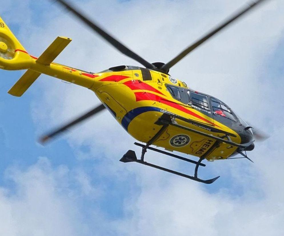 Zderzenie trzech samochodów. Dwie osoby ranne. Na miejscu śmigłowiec