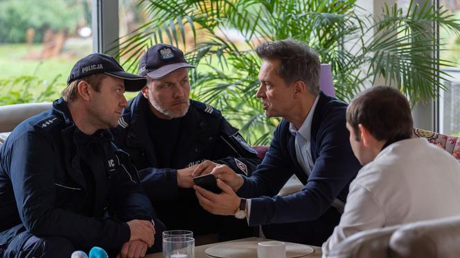 Na dobre i na złe odc. 834. Andrzej Falkowicz (Michał Żebrowski), Bolek (Sławomir Zapała)