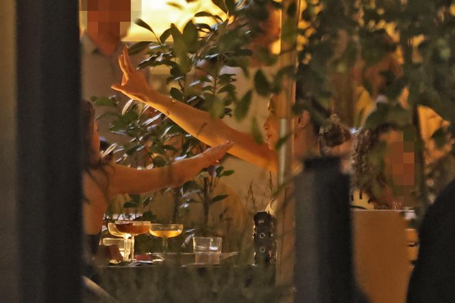 Marina Łuczenko-Szczęsna i Natalia Szroeder imprezują