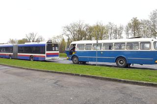 Kurs zabytkowym autobusem i rejs tramwajem wodnym