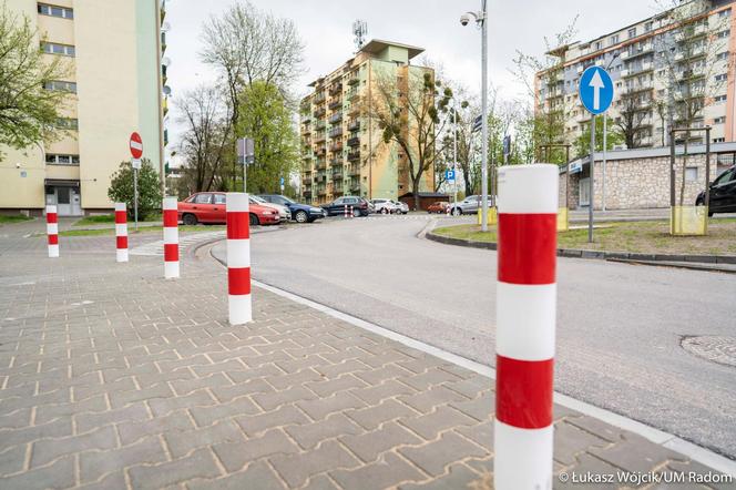 chodniki i miejsca parkingowe na XV leciu 