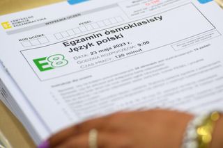 Egzamin ósmoklasisty polski 2025 za nami. Mamy arkusz CKE, temat, reakcje i lekturę! [ZAPIS RELACJI]