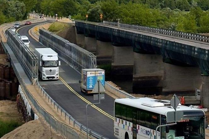 Utrudnienia w ruchu na trasie Białystok-Łomża. Nieczynny jest most na Narwi w Wiśle [ZDJĘCIA]