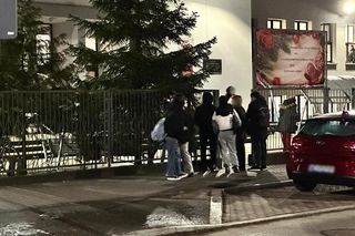 Bunt uczniów w Sulejówku po zwolnieniu dyrektorki. Otoczyli burmistrza, ktoś rozpylił gaz pieprzowy