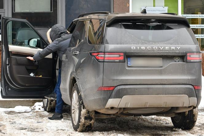Cezary Pazura i Edyta Pazura jeżdżą Land Roverem Discovery