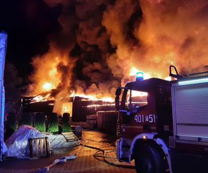 Pożar w Czeladzi. Płonie hala produkcyjna