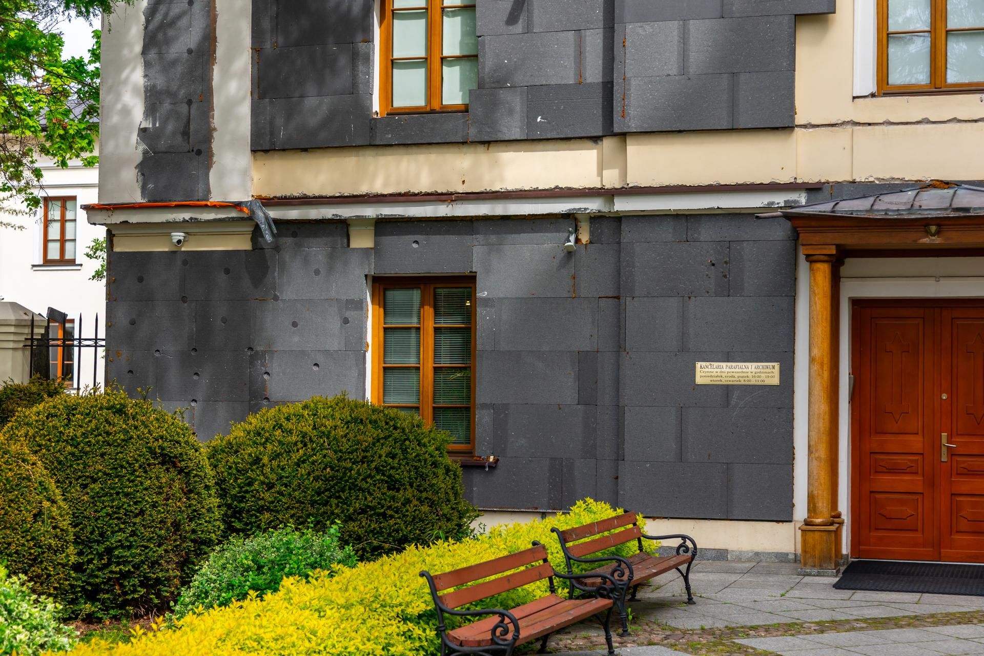 Nielegalna termomodernizacja zabytku w Wilanowie