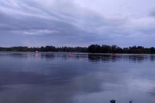 Poszukiwania na rzece Narew. Wszedł do wody i zniknął! Nurt jest bardzo silny