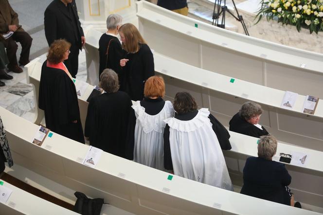 Dziewięć kobiet przyjęło święcenia kapłańskie. Wyjątkowa uroczystość w Warszawie