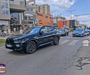 Tychy: 76-letni kierowca BMW potrącił kobietę na pasach. Trafiła do szpitala