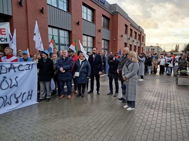 Pracownicy Zakładu Linii Kolejowych pikietowali w Siedlcach! Poparli ich siedleccy radni