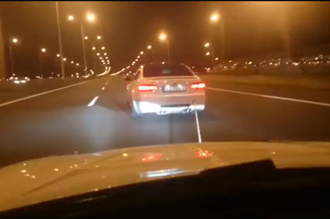 Szaleniec w BMW M3 holował samochód przy prędkości 180 km/h