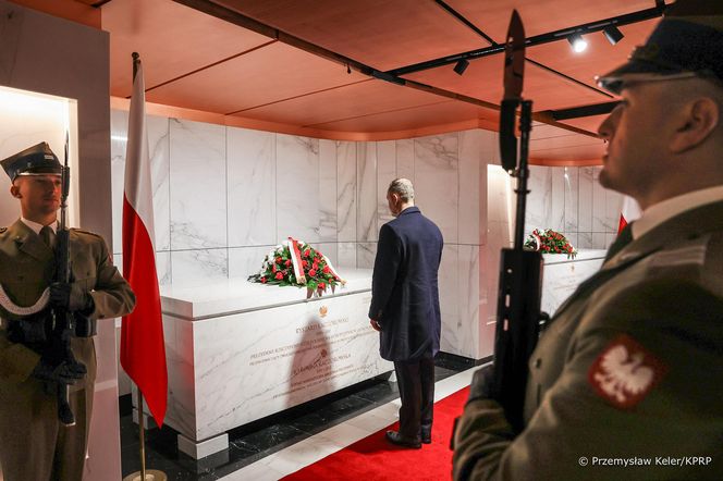 Złożenia wieńców przed pomnikami Ojców Niepodległości: Wincentego Witosa, Ignacego Jana Paderewskiego, Ignacego Daszyńskiego, Romana Dmowskiego, Wojciecha Korfantego i Marszałka Józefa Piłsudskiego.