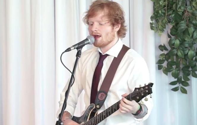 Ed Sheeran zagrał na żywo na weselu! Ed Sheeran zaskoczył parę młodą! ;) VIDEO Youtube