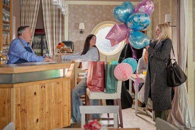 Na Wspólnej odc. 4007: Włodek (Mieczysław Hryniewicz), Julka (Maja Oświecińska), Ewa (Ewa Gawryluk)