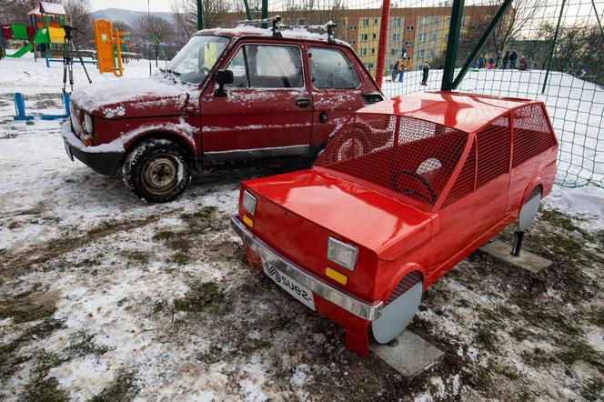 Śląskie: Pojemnik na nakrętki w kształcie malucha robi furorę. Oto niezwykły fiat 126p [ZDJĘCIA]