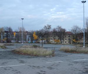 Dawny supermarket Auchan w Dąbrowie Górniczej już nie będzie straszył