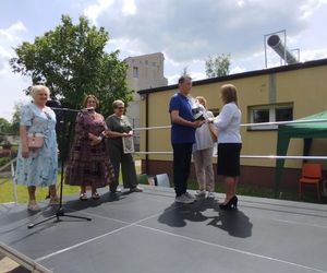 Przez lata ŚDS w Siedlcach działał w dwóch lokalizacjach, teraz już oficjalnie funkcjonuje w jednym miejscu, w budynkach dostosowanych do potrzeb osób z niepełnosprawnościami. 