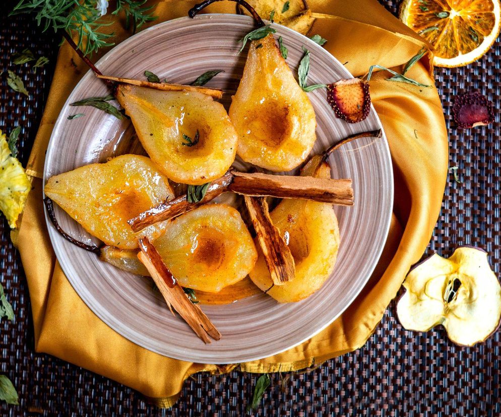 Gruszki w karmelu – słodkie zapomnienie. Deser, który rozpływa się w ustach