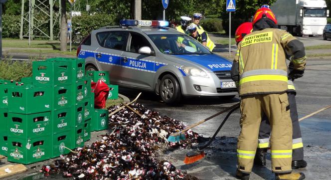 Tysiące litrów piwa rozlało się na rondzie we Włocławku