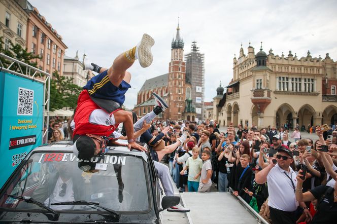 Finał Wielkiej Wyprawy Maluchów na Rynku w Krakowie