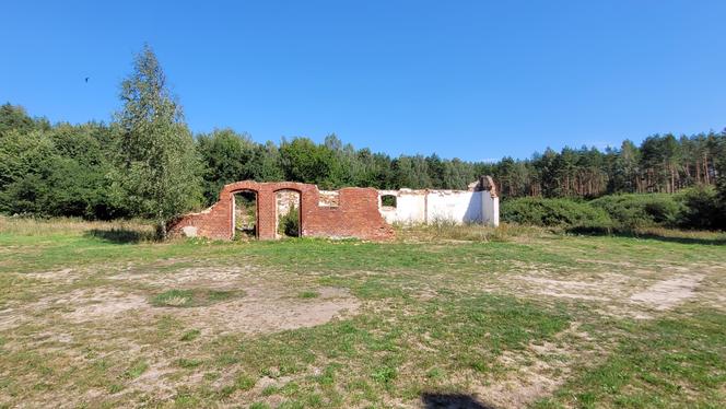 Orzechowo – zniszczona przez komunizm wieś-widmo, w której prawie nikt nie mieszka