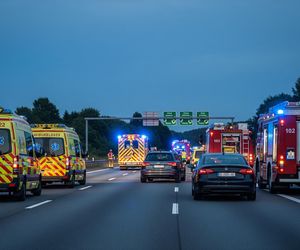 Karambol w Pszczynie. Droga zablokowana, ale co z poszkodowanymi?