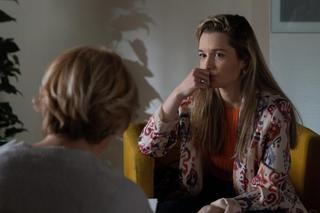 Na Wspólnej odc. 3856. Danka Zimińska (Lucyna Malec), Kasia (Julia Chatys)