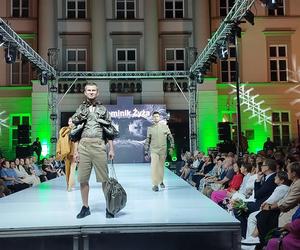 RADOM FASHION SHOW